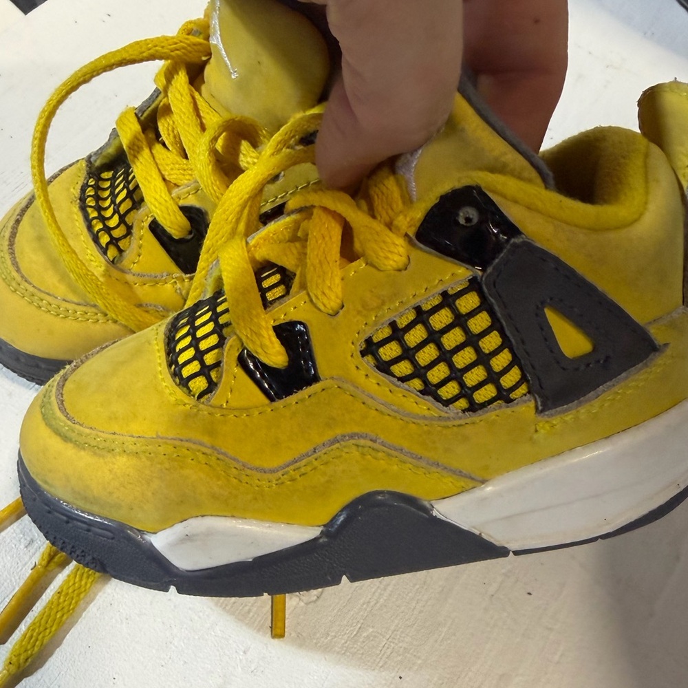 Nike Air Jordan 4 retro. Size 6c.